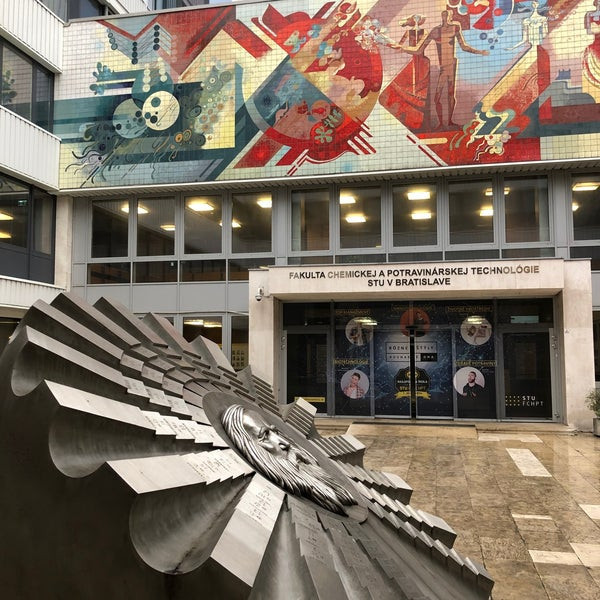 История Словацкий технический университет в Братиславе