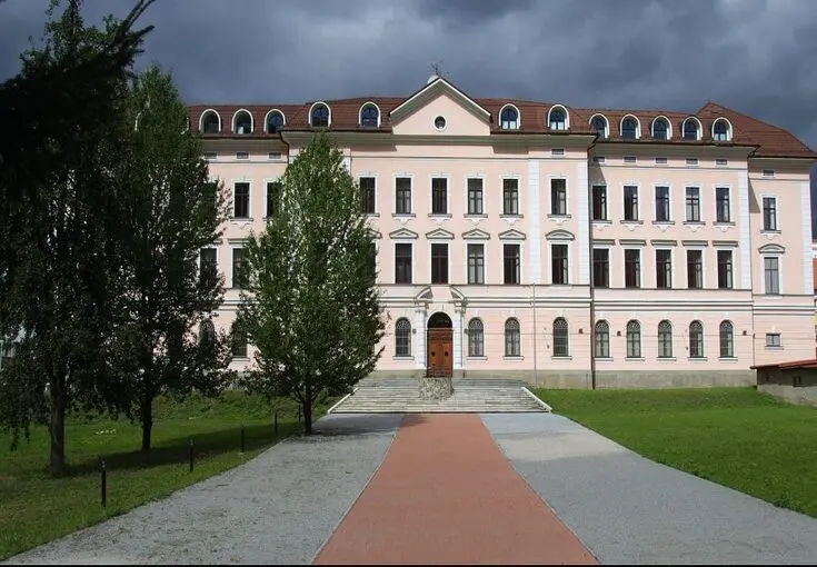Історія Університет Матея Бела (UMB) 